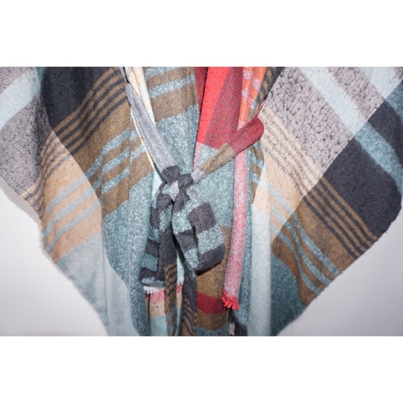 Francescas Poncho - Picture 3 of 8